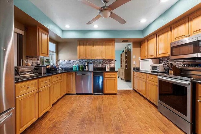Photo - 1346 Waterside St