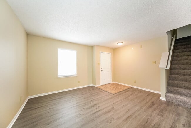 Photo - 9033 Southernwood Way