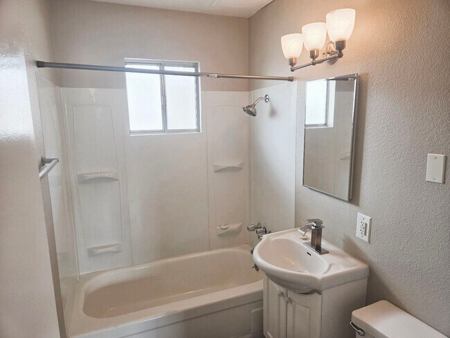 1BR, 1 BTH - Bathroom