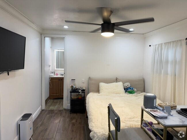 Building Photo - 5907 S Farragut Dr Rental