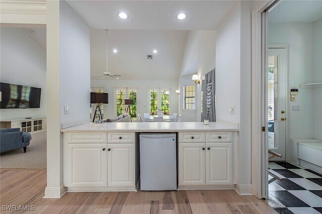 Photo - 860 7th St S