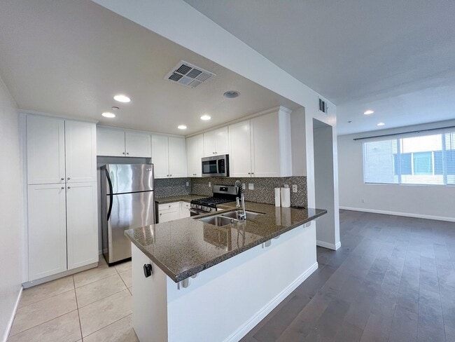 Building Photo - Beautiful  2Bd 2 Ba in Luxury Community