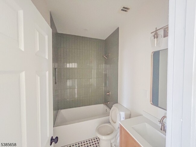 Photo - 261 22nd St Unidad 3