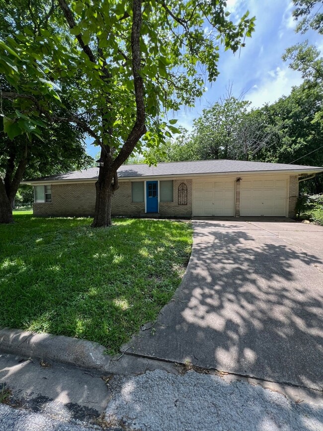 Photo - 2704 Cedar Dr