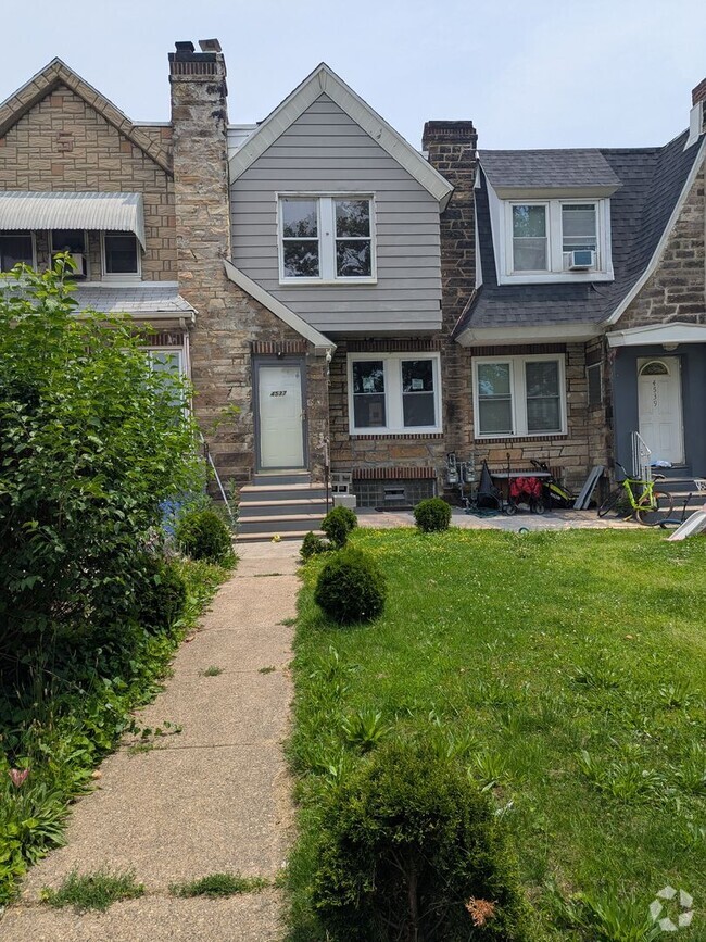 Building Photo - Updated Row - Torresdale Rental
