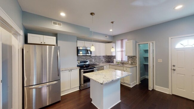 Building Photo - Beautiful Waverly townhouse near Johns Hopkins University