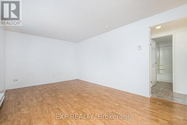 Photo - 875 Laurier St