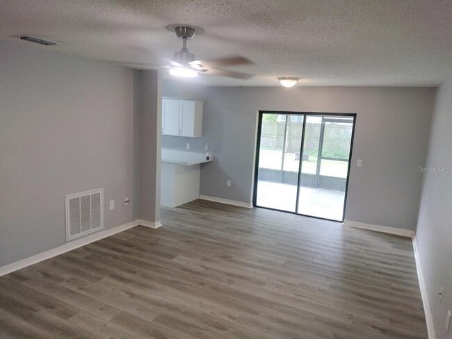 Photo - 725 Chilt Dr