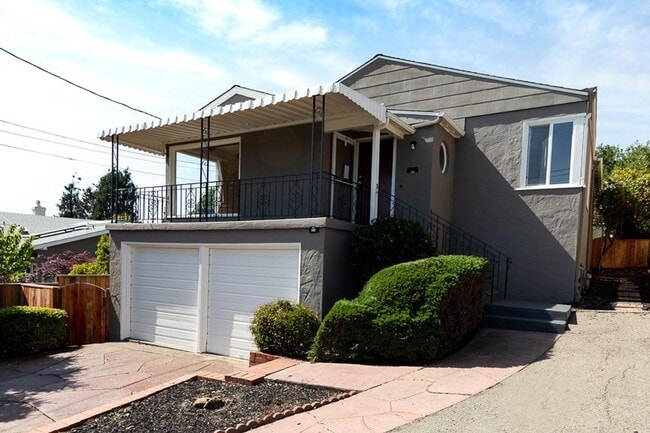 Photo - Beautiful 3 bed 2 bath newly renovated Kensington view home