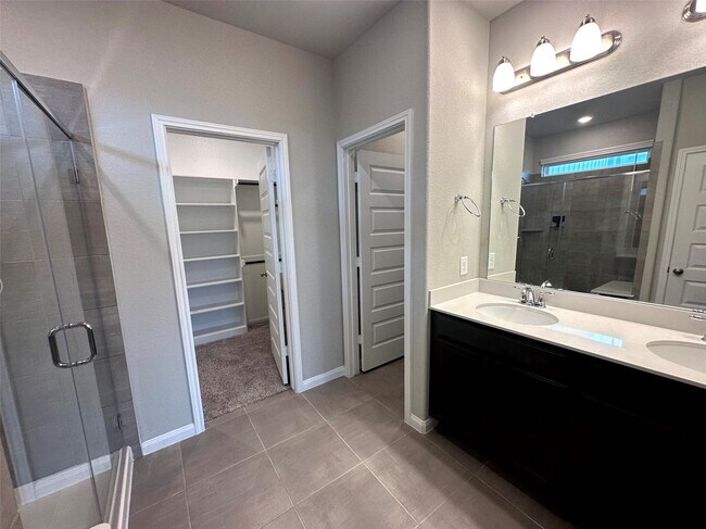 Photo - 7072 Silverleaf Oak St
