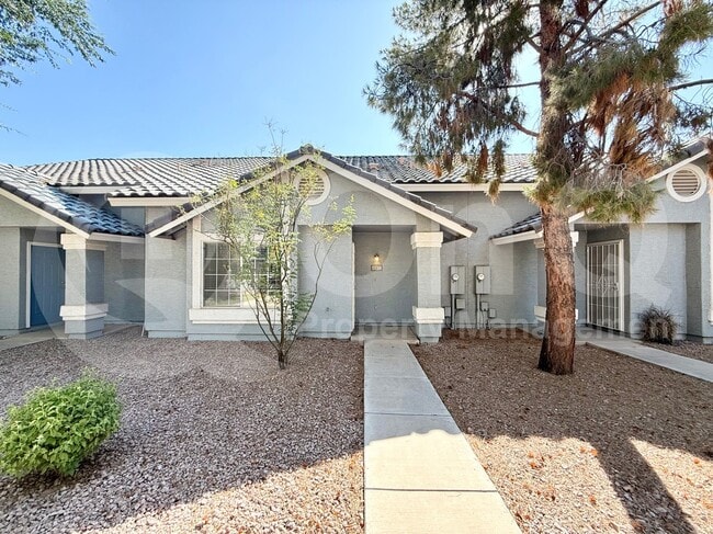 Building Photo - 860 N McQueen Rd Rental