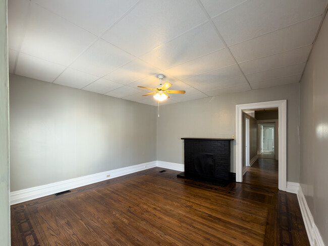 Sala de estar - 337 E 15th St Unidad #2