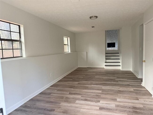 Photo - 1909 Suwanee Valley Rd NW