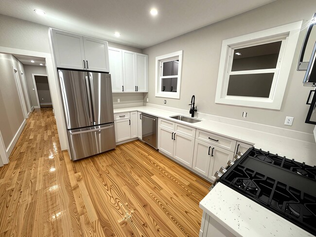 Building Photo - 5 Carson St Unit 1 Rental