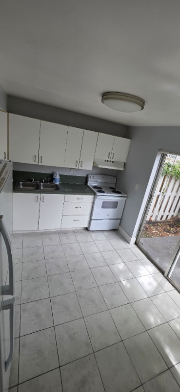 Photo - 470 NE 18th Ave