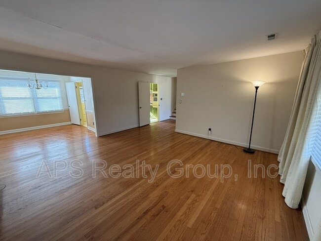 Photo - 4924 Stonington Rd SW