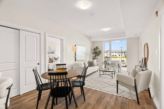 Building Photo - 2 bed 2 bath - Bright Modern in North London Unit 331