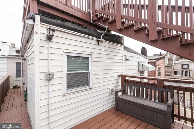 Cubierta del techo del primer nivel - 924 S Ellwood Ave