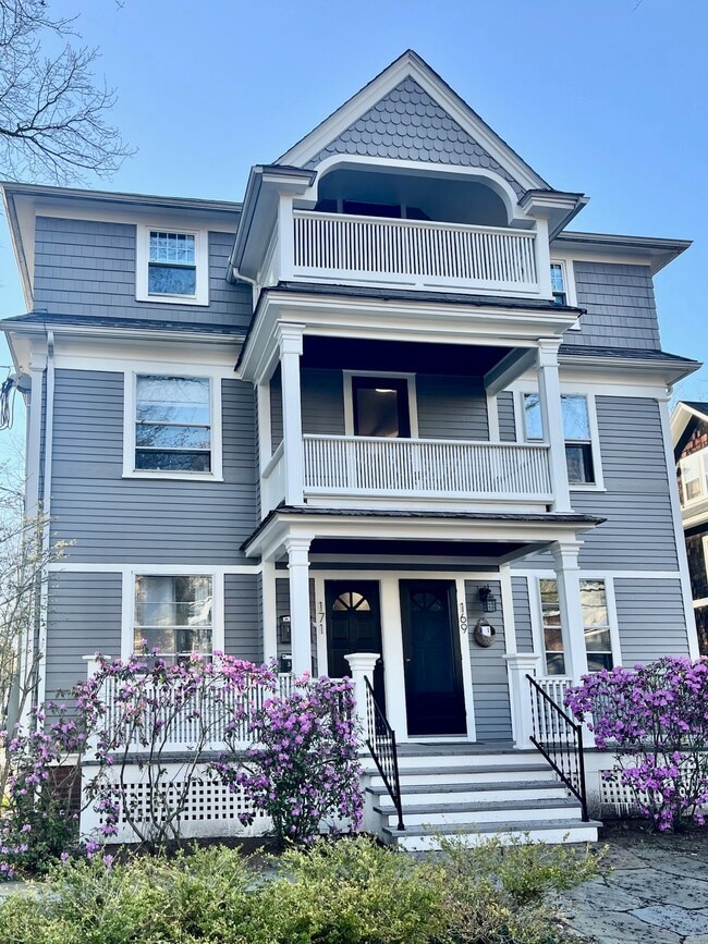 Building Photo - 171 crescent st Unit 3R