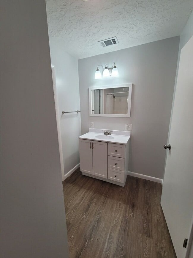 Photo - 966 Grayton Rd