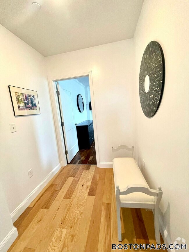 Building Photo - 1008 Tremont St Rental