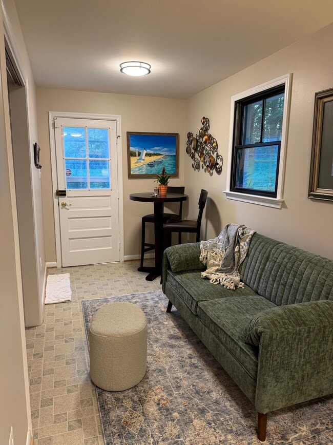 Building Photo - 2404 Newton St Unit Vienna VA Great Find