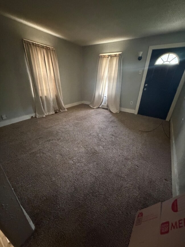 Photo - 146 S 10th St