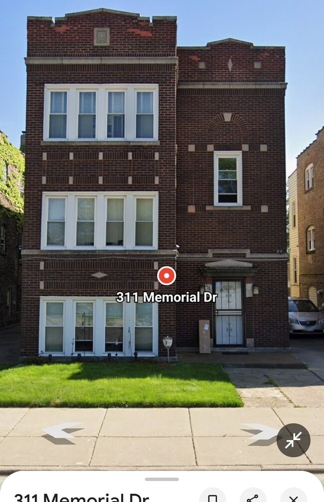 Building Photo - 311 Memorial Dr Unit 1