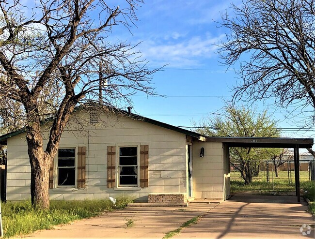 Building Photo - 2403 E 5th St Rental