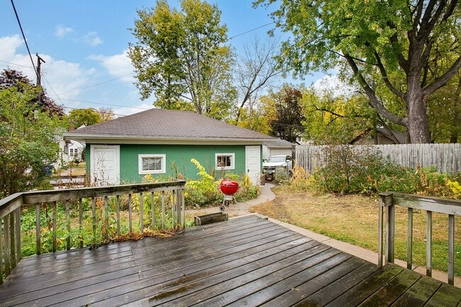 Photo - 2011 Portland Ave Unit upper