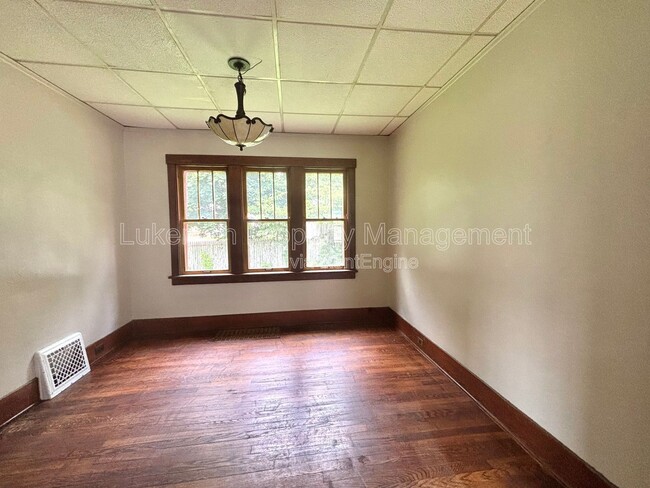 Photo - 819 Hoffman Ct