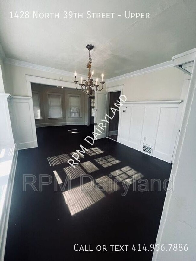 Photo - 1428 N 39th St Unit Upper