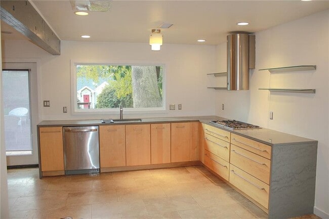 Photo - 270 Peachtree Way NE