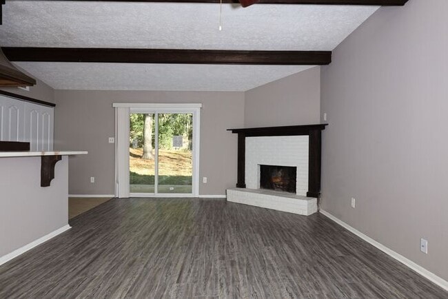 Photo - 232 Pinewood Dr
