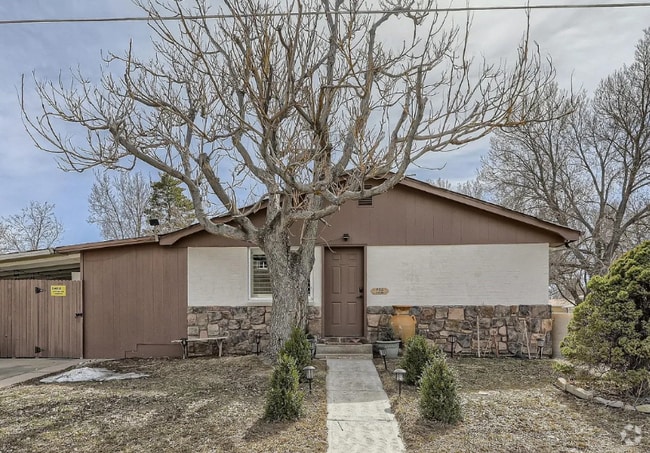 Building Photo - 902 S Ironton St Rental