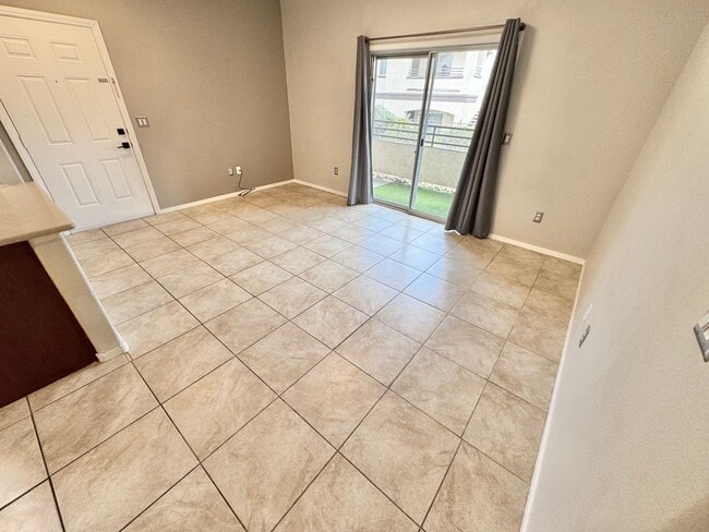 2291 W Horizon Ridge Pkwy