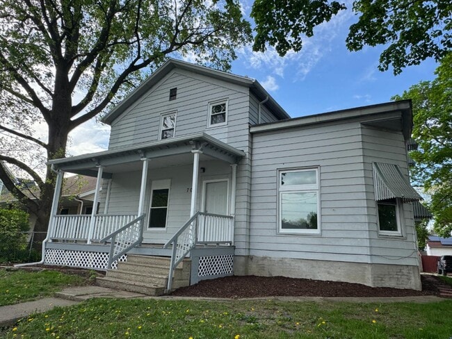 Photo - 704 W Monroe St
