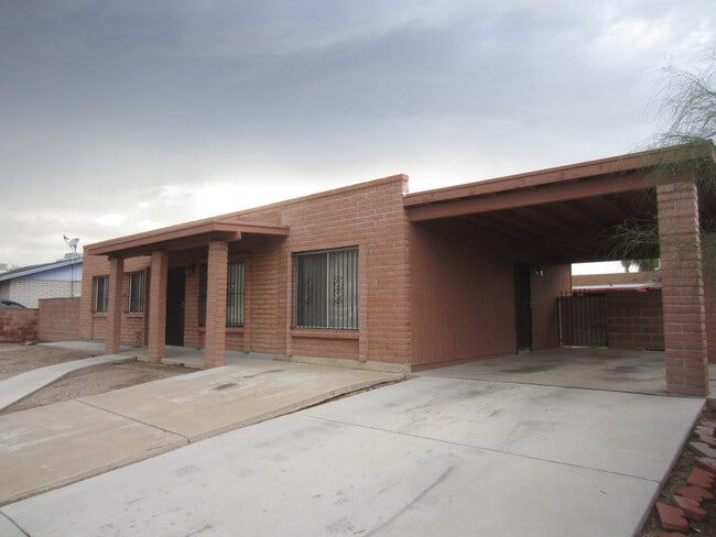 Building Photo - 3 Bedroom/ 2 Bath Home Near Mission & Vale...