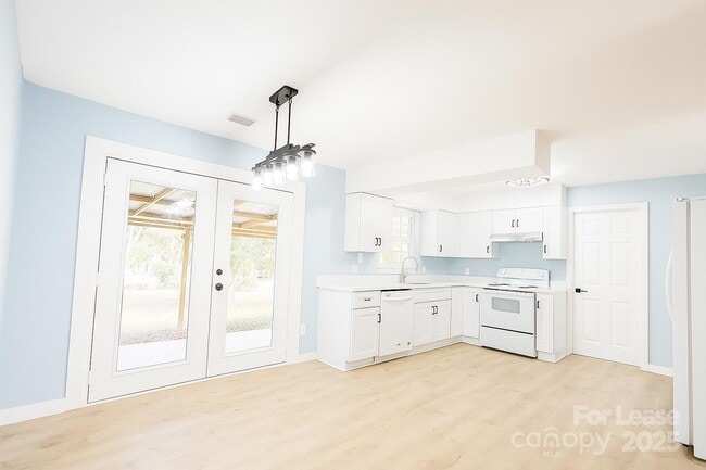 Photo - 2025 Tyvola Rd