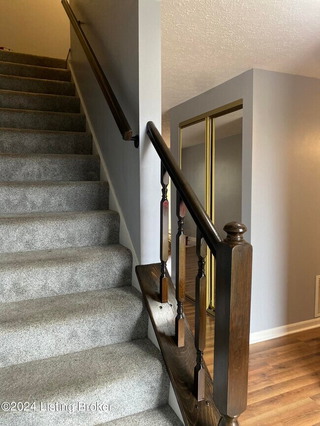 Photo - 9348 Loch Lea Ln