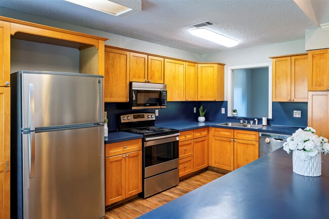 Photo - 408 Travis St