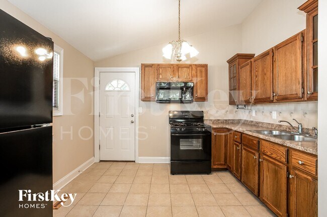 Photo - 529 Apache Ave