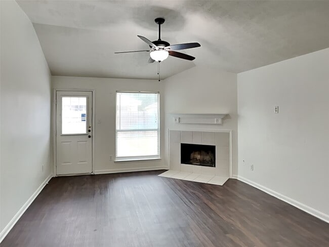 Photo - 409 Mystic Glen Loop