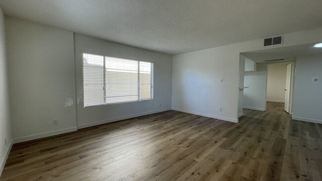 Photo - 12015 Burbank Blvd Unidad 03