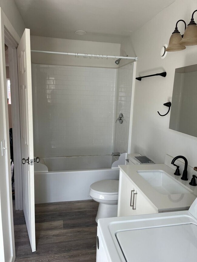 Photo - Smith Unidad 111 2nd Ave  -  #B