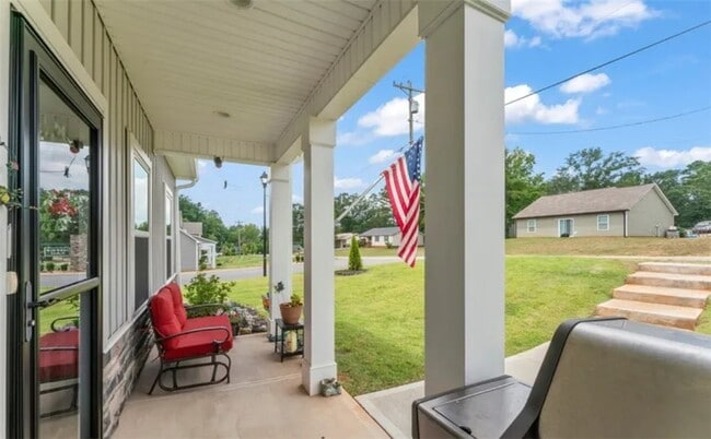1044 Fairfield Dr