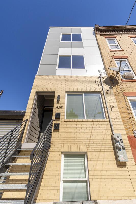 Photo - 429 W York St Unit B