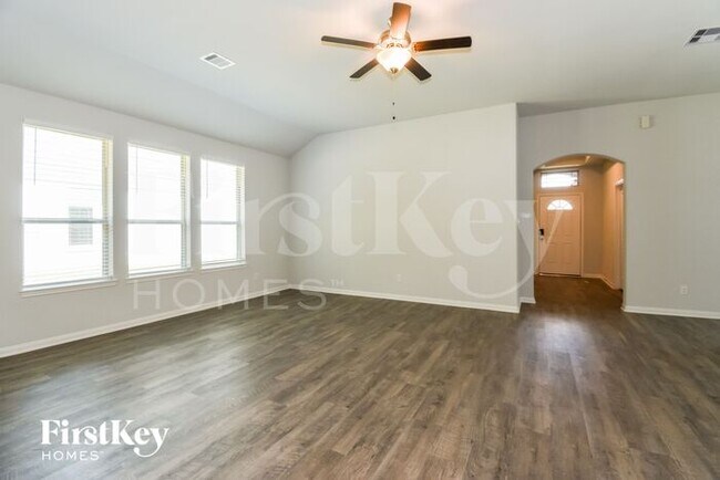 Photo - 131 Lk Wy Cir