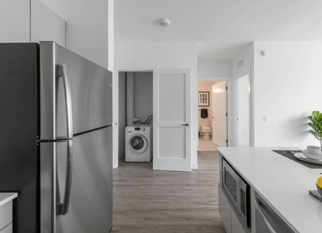 Building Photo - 888 W Van Buren St