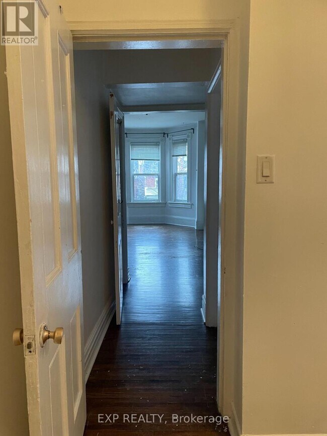 Photo - 190 Dunn Ave